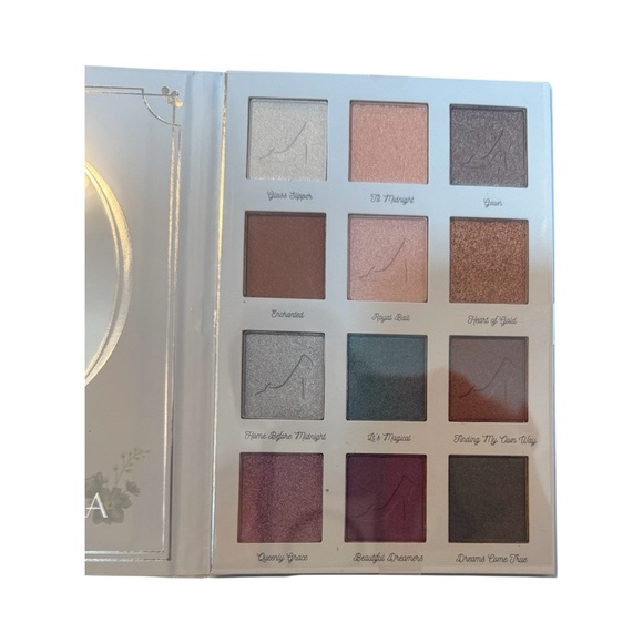 Disney Beauty Eyeshadow Palette with silver trim - Picture 3 of 5